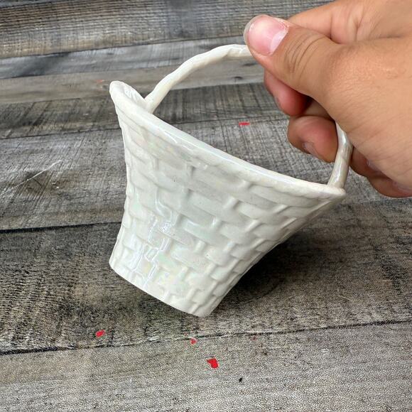 Vintage Ceramic Basket Vase Woven Design Trinket Dish - Picture 6 of 9